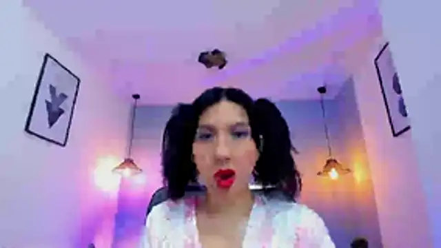 zoe-moreau online show from April 2026 07:25:02 PM