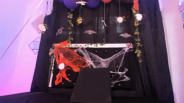 Snapshot of Dayan_and_Andriu chatting on November 2025 07:24:01 PM Dayan and Andriu online show from November 2025 07:24:01 PM