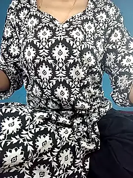 Saniya76 online show from February 2026 12:56:02 AM