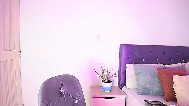 BryanaSmiths online show from November 2025 10:25:02 PM