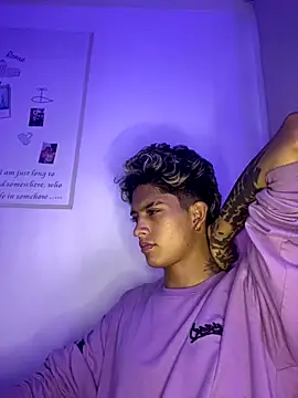 Snapshot of MassimoAlessandro chatting on November 2025 12:33:01 AM MassimoAlessandro online show from November 2025 12:33:01 AM