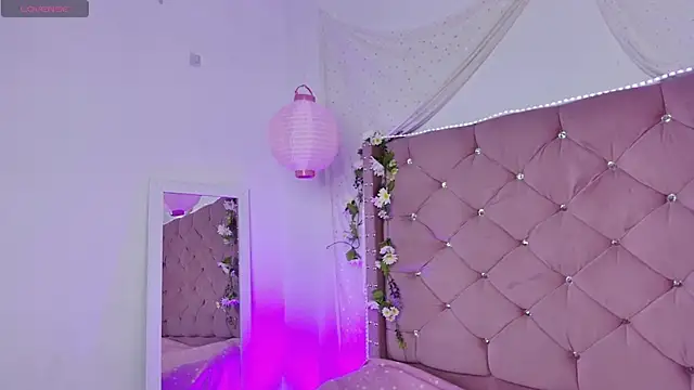 lauxury  online show from November 2025 03:07:01 AM