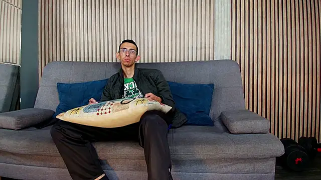 ZyroNight online show from December 2025 07:33:02 PM