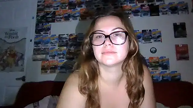 Snapshot of FreakyDreama chatting on November 2025 11:59:02 PM FreakyDreama online show from November 2025 11:59:02 PM