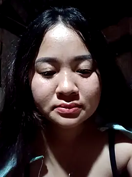 Snapshot of Bee-bgolden chatting on November 2025 04:07:02 PM Bee-bgolden online show from November 2025 04:07:02 PM