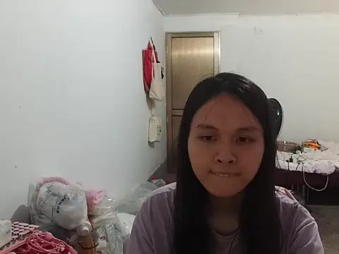 Snapshot of RebelAura chatting on May 2026 11:50:02 AM RebelAura online show from May 2026 11:50:02 AM