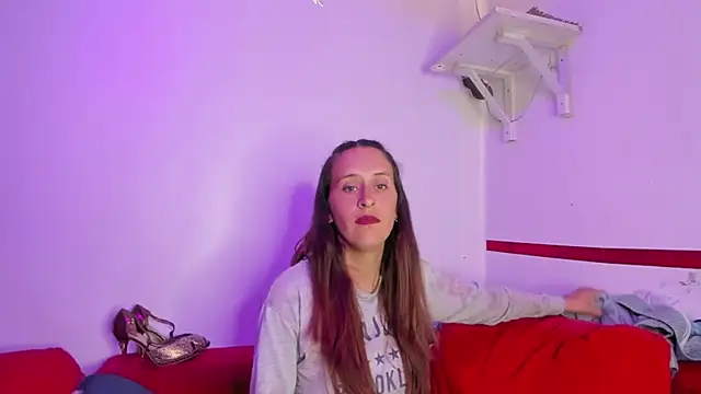 mia luna ed online show from November 2025 04:06:01 PM