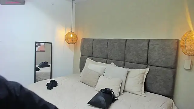 annie  20 online show from November 2025 12:05:02 PM