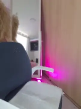 annie  20 online show from April 2026 06:57:02 PM