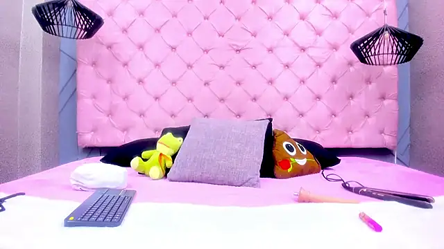 Mia Horney online show from January 2026 01:16:01 PM