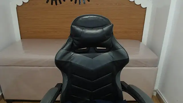 scarlett percy t online show from December 2025 07:45:02 PM