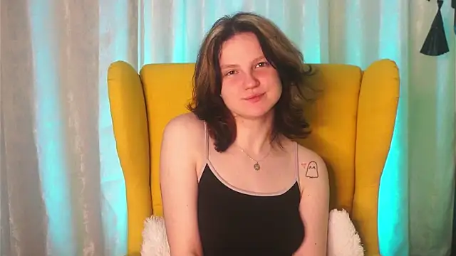 LatinaHuguenin online show from March 2026 07:06:02 PM