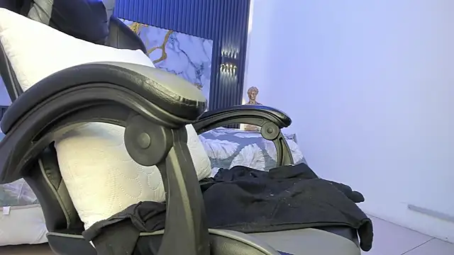 Liams18 online show from April 2026 06:19:01 AM