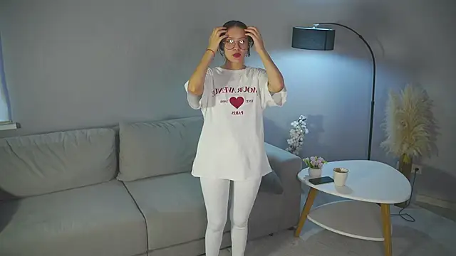 MargMelson online show from December 2025 06:34:02 AM