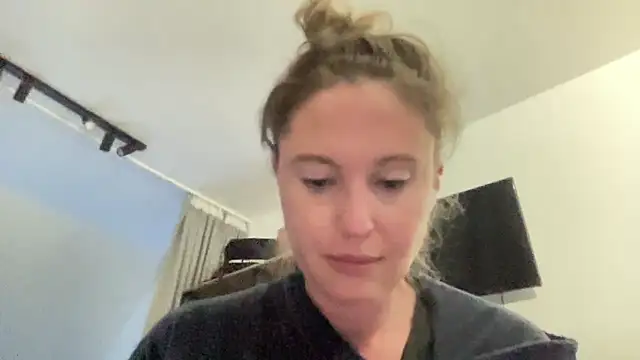 Snapshot of Ameli8 chatting on April 2026 06:05:02 PM Ameli8 online show from April 2026 06:05:02 PM