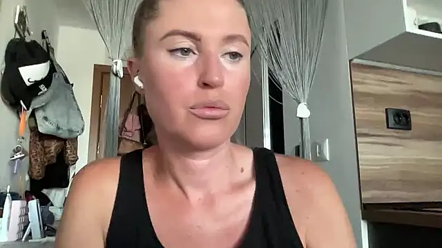 Snapshot of Ameli8 chatting on July 2026 04:32:02 PM Ameli8 online show from July 2026 04:32:02 PM