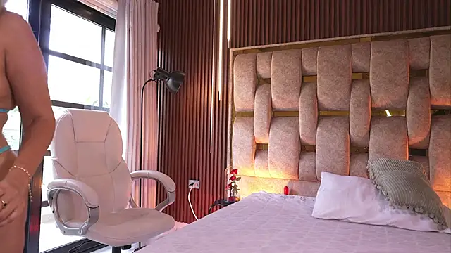 alicia xoxo online show from April 2026 08:58:01 PM