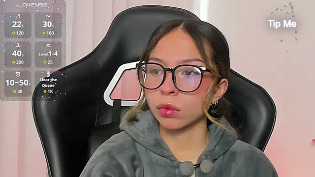 LuluuBerry online show from December 2025 02:11:01 PM