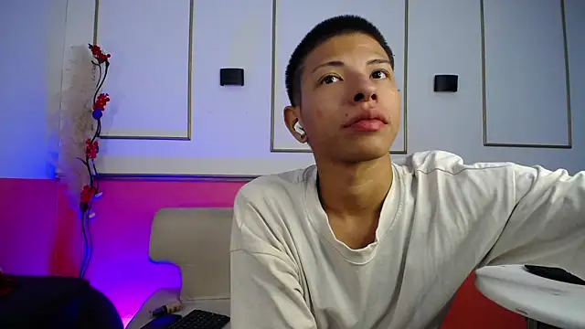 Tessachains 2  online show from December 2025 03:34:01 AM