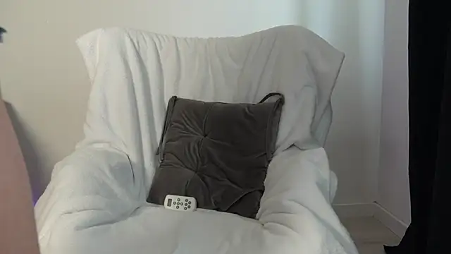 Snapshot of PickBlond chatting on July 2026 10:43:02 AM PickBlond online show from July 2026 10:43:02 AM