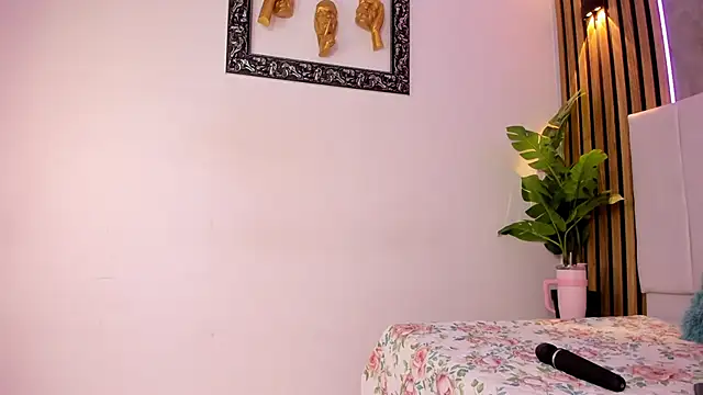 Snapshot of Carlotta_de_velour chatting on February 2026 04:56:01 AM Carlotta de velour online show from February 2026 04:56:01 AM