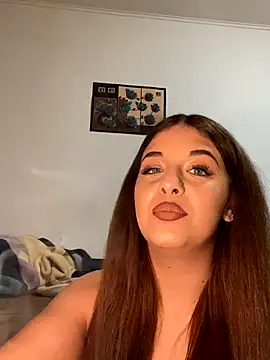 CurvyRush online show from November 2025 06:39:01 PM