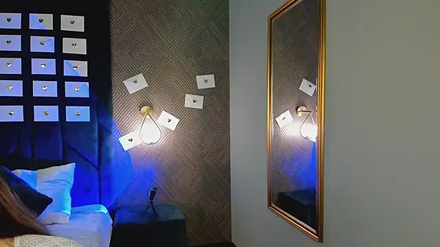 moon sanny online show from April 2026 01:03:01 AM