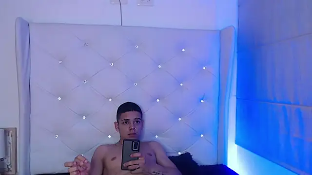 Snapshot of zoe_kravitx chatting on November 2025 03:51:02 AM zoe kravitx online show from November 2025 03:51:02 AM