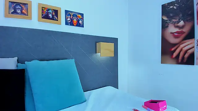 Andhrea Vale online show from March 2026 12:10:02 PM