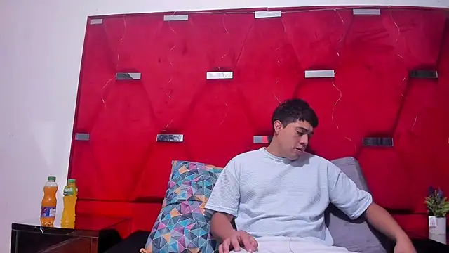 Emmaanddarling online show from November 2025 12:17:01 PM