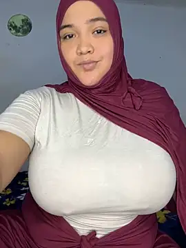 Snapshot of sweetmuslim01 chatting on January 2025 06:20:02 PM sweetmuslim01 online show from January 2025 06:20:02 PM