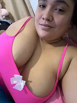 Snapshot of sweetmuslim01 chatting on January 2025 06:13:01 AM sweetmuslim01 online show from January 2025 06:13:01 AM