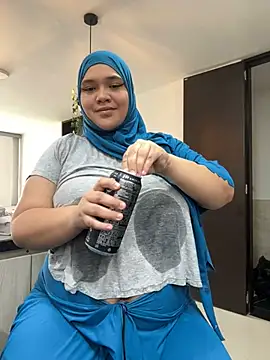 Snapshot of sweetmuslim01 chatting on February 2025 08:34:02 PM sweetmuslim01 online show from February 2025 08:34:02 PM