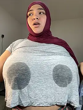 Snapshot of sweetmuslim01 chatting on February 2025 01:55:02 AM sweetmuslim01 online show from February 2025 01:55:02 AM