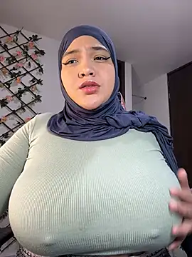 Snapshot of sweetmuslim01 chatting on March 2025 03:20:01 AM sweetmuslim01 online show from March 2025 03:20:01 AM