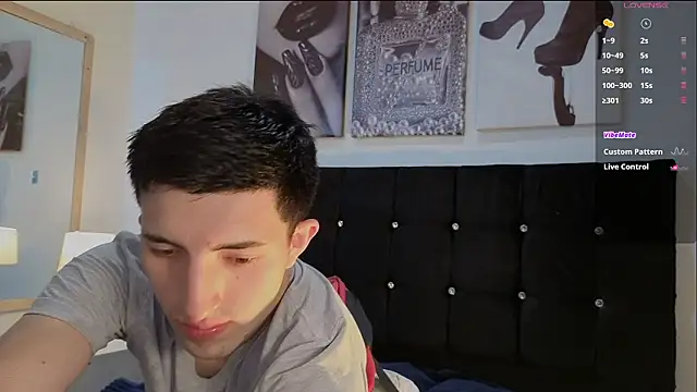 Un Sluttyy online show from March 2026 11:49:02 AM