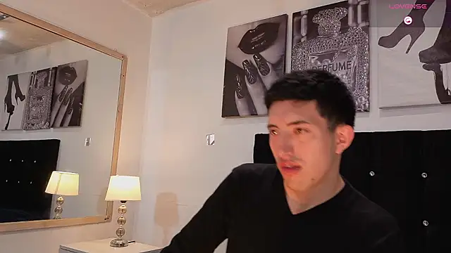 Un Sluttyy online show from March 2026 12:01:01 PM