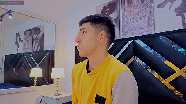 Un Sluttyy online show from April 2026 11:24:01 AM