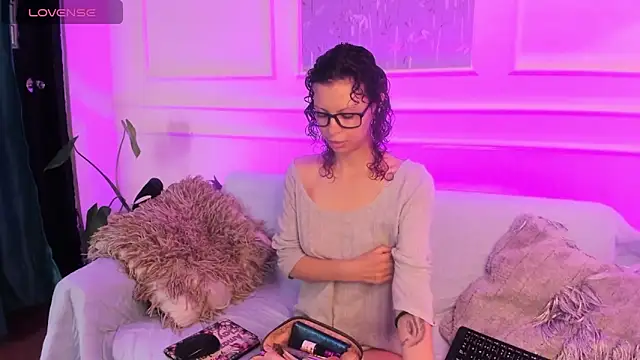 AliceMadnes online show from February 2026 12:30:02 PM