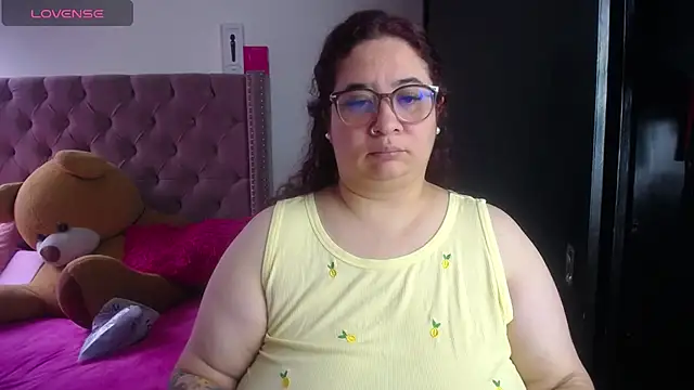 Snapshot of kattybbwbigboobs_ chatting on June 2026 06:01:02 PM kattybbwbigboobs online show from June 2026 06:01:02 PM