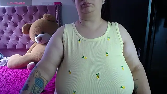 Snapshot of kattybbwbigboobs_ chatting on June 2026 06:03:01 PM kattybbwbigboobs online show from June 2026 06:03:01 PM
