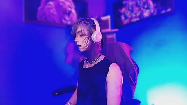 luxiel  online show from March 2026 09:42:02 PM