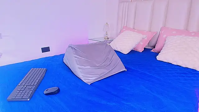 alanarose18 online show from April 2026 07:19:02 PM