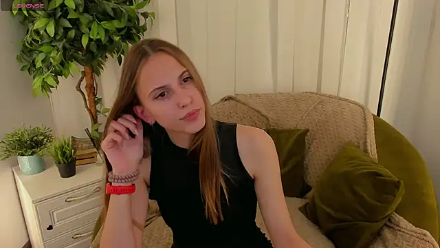 Snapshot of AriaBe11 chatting on November 2025 01:33:02 PM AriaBe11 online show from November 2025 01:33:02 PM