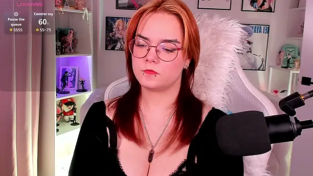 Lily  Evans online show from March 2026 03:45:02 AM