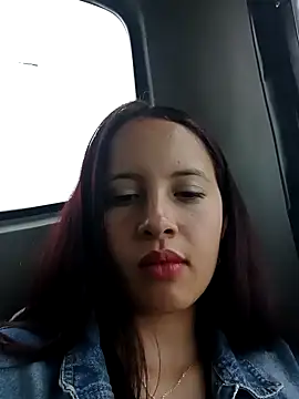 Chloe 2-4 online show from November 2025 07:02:02 PM