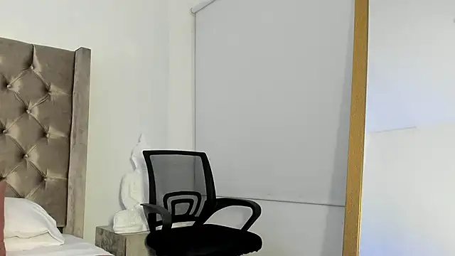 NikkiBotero online show from November 2025 07:58:01 PM