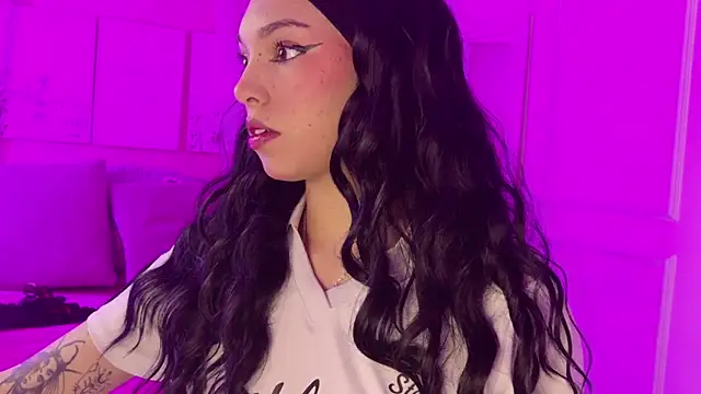 Lynaa love online show from January 2026 02:43:02 PM