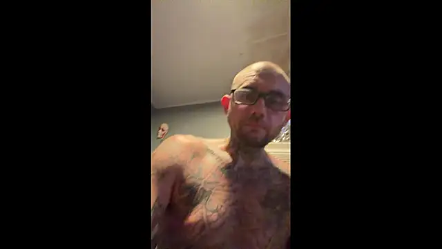 Snapshot of trickydickydaddy chatting on May 2026 03:35:02 AM trickydickydaddy online show from May 2026 03:35:02 AM
