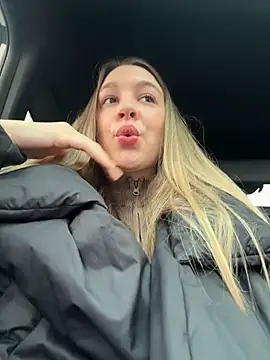 SashaCatt online show from April 2026 08:22:02 AM